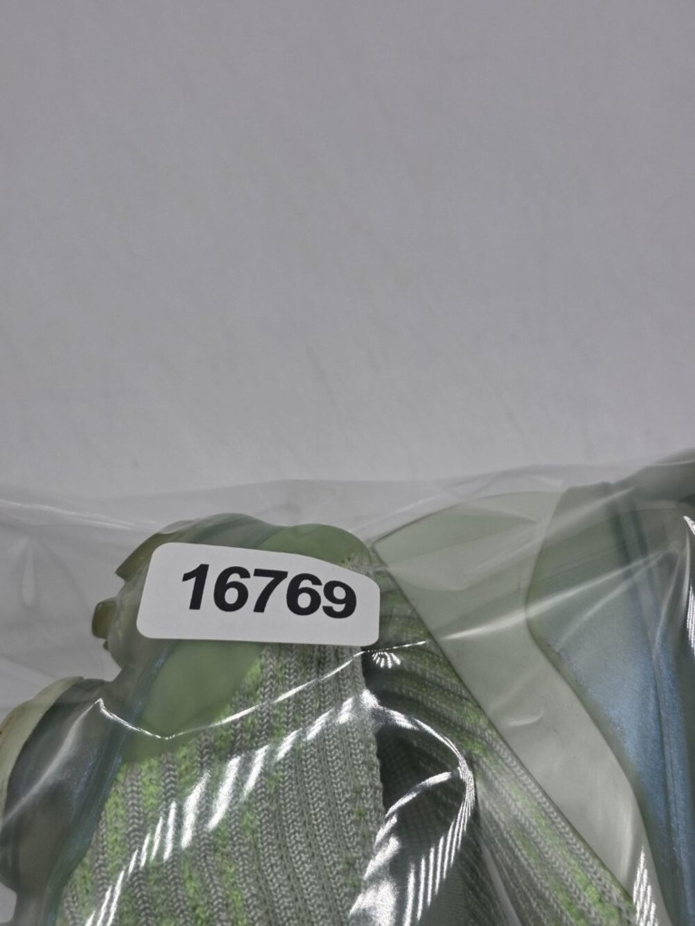 Nike Air VaporMax Flyknit 2 Shoes Womens 9 Green Jade Aura Sneakers AJ6910-300 - Picture 10 of 10